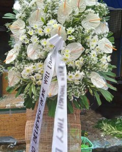 !!white standing wreath
